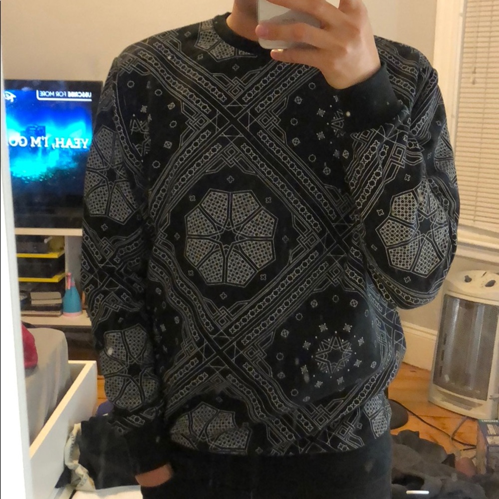 H&M (divided) sweater size M